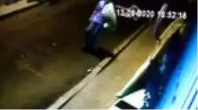 8 katlı binanın çatısından yere çakılan Ukraynalı kadının düşme anı güvenlik kamerasına yansıdı 8 katlı binanın çatısından yere çakılan Ukraynalı kadının düşme anı güvenlik kamerasına yansıdı