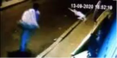 8 katlı binanın çatısından yere çakılan Ukraynalı kadının düşme anı güvenlik kamerasına yansıdı 8 katlı binanın çatısından yere çakılan Ukraynalı kadının düşme anı güvenlik kamerasına yansıdı