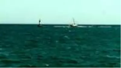 Yan yatan yattaki 2 kişi sahil güvenlik ekiplerince kurtarıldı Yan yatan yattaki 2 kişi sahil güvenlik ekiplerince kurtarıldı