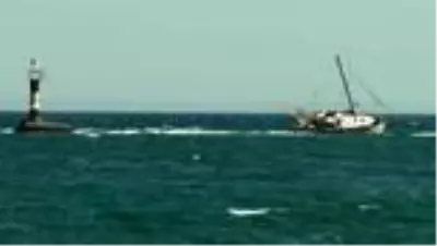 Yan yatan yattaki 2 kişi sahil güvenlik ekiplerince kurtarıldı Yan yatan yattaki 2 kişi sahil güvenlik ekiplerince kurtarıldı