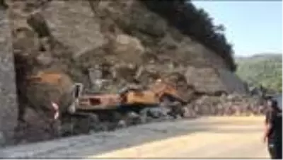 Yol çalışması yapılan alandaki göçükte 1 kişi öldü