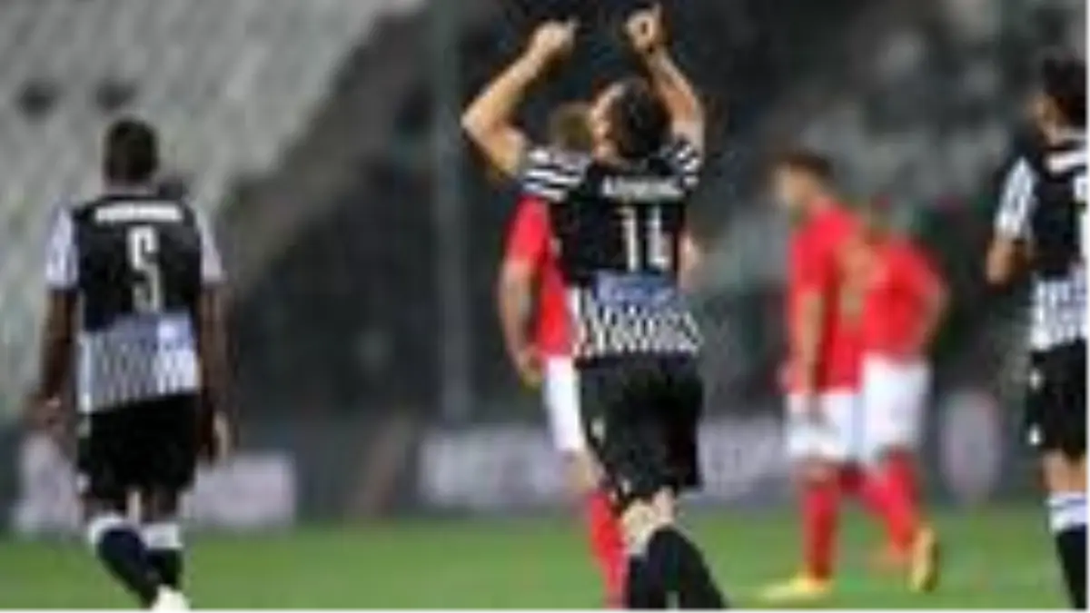 Andrija Zivkovic, attığı golle 20 gün önce gönderildiği Benfica'yı Şampiyonlar Ligi'nden eledi