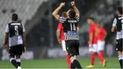 Andrija Zivkovic, attığı golle 20 gün önce gönderildiği Benfica'yı Şampiyonlar Ligi'nden eledi Andrija Zivkovic, attığı golle 20 gün önce gönderildiği Benfica'yı Şampiyonlar Ligi'nden eledi