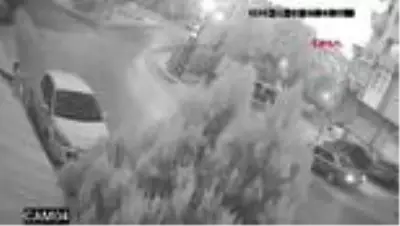 ANKARA Ankara'da çaldıkları 10 otomobili satmaya çalışırken yakalandılar ANKARA Ankara'da çaldıkları 10 otomobili satmaya çalışırken yakalandılar