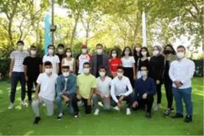 Başkan Deniz Köken, BESYO'yu kazanan öğrencilerle buluştu Başkan Deniz Köken, BESYO'yu kazanan öğrencilerle buluştu