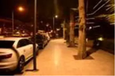 Boynuna bıçak dayayıp yaraladıkları kuyumcunun 250 bin lirasını çaldılar