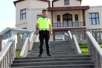 Demokrasi Şehidi Merhum Başbakan Menderes için şarkı besteledi Demokrasi Şehidi Merhum Başbakan Menderes için şarkı besteledi