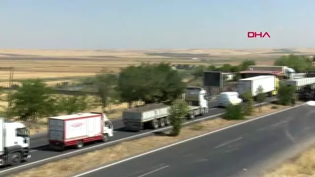 DİYARBAKIR Tuz yüklü TIR, EDS direğine çarptı; karayolunda ulaşım 2