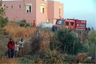 Evlerine yakın bölgede çıkan orman yangınından panikle kaçtılar Evlerine yakın bölgede çıkan orman yangınından panikle kaçtılar