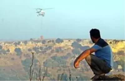 Evlerine yakın bölgede çıkan orman yangınından panikle kaçtılar Evlerine yakın bölgede çıkan orman yangınından panikle kaçtılar