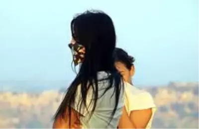 Evlerine yakın bölgede çıkan orman yangınından panikle kaçtılar Evlerine yakın bölgede çıkan orman yangınından panikle kaçtılar