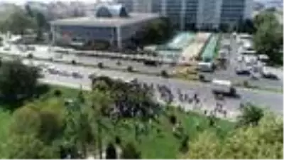 (Havadan fotoğraflarla) İBB önünde servisçilerden protesto (Havadan fotoğraflarla) İBB önünde servisçilerden protesto
