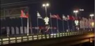 Tel Aviv: - İsrailli aktivistler, BAE ve Bahreyn bayrakları yerine Filistin bayrağını astı Tel Aviv: - İsrailli aktivistler, BAE ve Bahreyn bayrakları yerine Filistin bayrağını astı