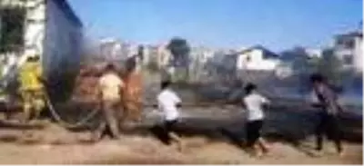 Son Dakika: İtfaiyecilerin yardımına mahallenin çocukları yetişti Son Dakika: İtfaiyecilerin yardımına mahallenin çocukları yetişti