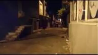 İzmir'de iki grup arasında silahlı kavga: 1 ölü, 3 yaralı İzmir'de iki grup arasında silahlı kavga: 1 ölü, 3 yaralı