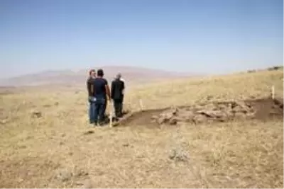 Malazgirt Savaşı'nın alan tespitinde kazı çalışmaları başladı Malazgirt Savaşı'nın alan tespitinde kazı çalışmaları başladı