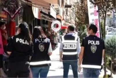 Nevşehir'de maske takmayan 46 kişiye ceza yazıldı Nevşehir'de maske takmayan 46 kişiye ceza yazıldı