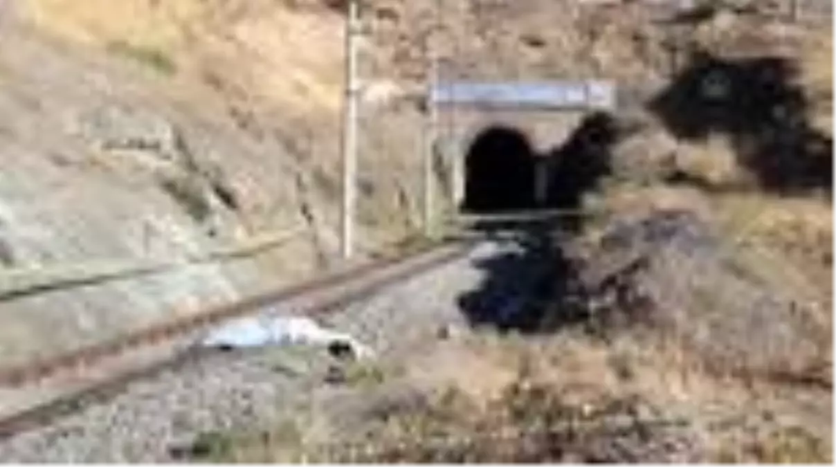 Raylar üzerinde erkek cesedi bulundu