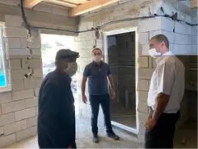 Şenkaya Kaymakamlığı ihtiyaç sahibi vatandaşların evlerini yeniliyor Şenkaya Kaymakamlığı ihtiyaç sahibi vatandaşların evlerini yeniliyor