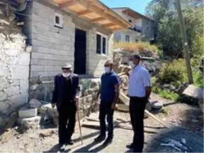 Şenkaya Kaymakamlığı ihtiyaç sahibi vatandaşların evlerini yeniliyor Şenkaya Kaymakamlığı ihtiyaç sahibi vatandaşların evlerini yeniliyor