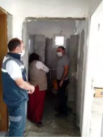 Şenkaya Kaymakamlığı ihtiyaç sahibi vatandaşların evlerini yeniliyor Şenkaya Kaymakamlığı ihtiyaç sahibi vatandaşların evlerini yeniliyor