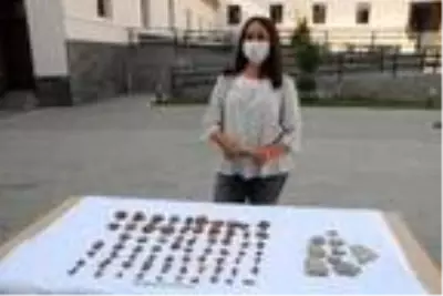 Tunceli'de, 200 bin yıl öncesine ait olduğu değerlendirilen insan izlerine rastlandı Tunceli'de, 200 bin yıl öncesine ait olduğu değerlendirilen insan izlerine rastlandı