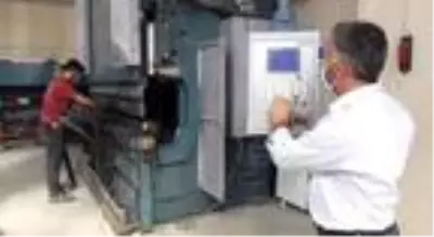 MUŞ Yaptığı makinelerle çelik kapı üretiminde söz sahibi oldu MUŞ Yaptığı makinelerle çelik kapı üretiminde söz sahibi oldu
