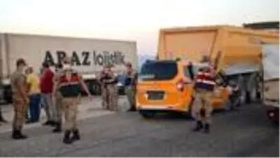7 aracın karıştığı zincirleme kazada 1 asteğmen hayatını kaybederken 6 kişi de yaralandı 7 aracın karıştığı zincirleme kazada 1 asteğmen hayatını kaybederken 6 kişi de yaralandı