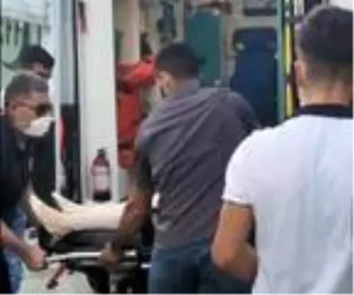 Vicdansız koca, barışmak için buluştuğu eşini 8 yerinden bıçaklayarak ağır yaraladı Vicdansız koca, barışmak için buluştuğu eşini 8 yerinden bıçaklayarak ağır yaraladı