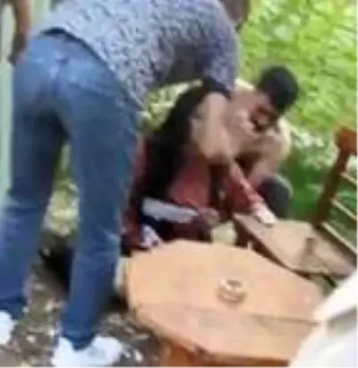 Vicdansız koca, barışmak için buluştuğu eşini 8 yerinden bıçaklayarak ağır yaraladı Vicdansız koca, barışmak için buluştuğu eşini 8 yerinden bıçaklayarak ağır yaraladı