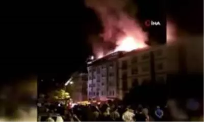 Başkent'te korkutan çatı yangını: 1 kişi dumandan etkilendi Başkent'te korkutan çatı yangını: 1 kişi dumandan etkilendi