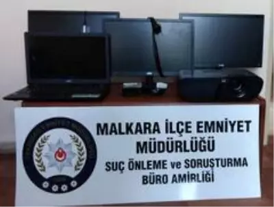 Cami cemaatini çileden çıkaran hırsızı, ayakkabıları yakalattı Cami cemaatini çileden çıkaran hırsızı, ayakkabıları yakalattı
