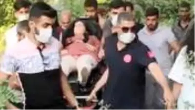 Vicdansız koca, barışmak için buluştuğu eşini 8 yerinden bıçaklayarak ağır yaraladı Vicdansız koca, barışmak için buluştuğu eşini 8 yerinden bıçaklayarak ağır yaraladı