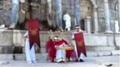 Çocuklar, Sagalassos Antik Kenti'deki Antoninler Çeşmesi'ni resmetti Çocuklar, Sagalassos Antik Kenti'deki Antoninler Çeşmesi'ni resmetti