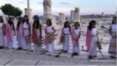 Çocuklar, Sagalassos Antik Kenti'deki Antoninler Çeşmesi'ni resmetti Çocuklar, Sagalassos Antik Kenti'deki Antoninler Çeşmesi'ni resmetti