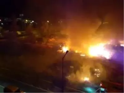 Çöp eşyaların olduğu alanda çıkan yangın korkuttu Çöp eşyaların olduğu alanda çıkan yangın korkuttu