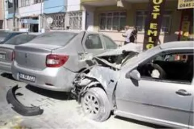 Son Dakika | Direksiyon hakimiyetini kaybetti, park halindeki araçları böyle biçti Son Dakika | Direksiyon hakimiyetini kaybetti, park halindeki araçları böyle biçti