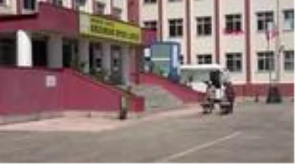 ERZURUM Pandemi döneminde okulu yeşillendirdiler