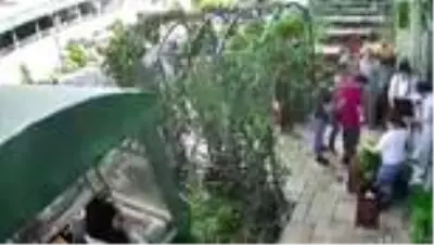 Esenyurt'ta değnekçi terörü kamerada Esenyurt'ta değnekçi terörü kamerada