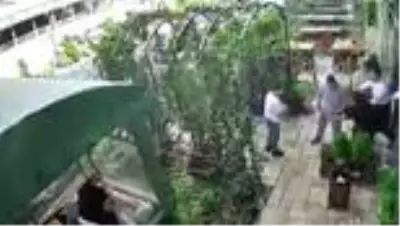 Esenyurt'ta değnekçi terörü kamerada Esenyurt'ta değnekçi terörü kamerada