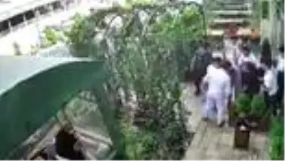 Esenyurt'ta değnekçi terörü kamerada Esenyurt'ta değnekçi terörü kamerada