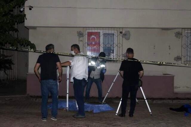 Eşiyle tartışan kadın, 5. kattaki evinin penceresinden atlayarak intihar etti Eşiyle tartışan kadın, 5. kattaki evinin penceresinden atlayarak intihar etti