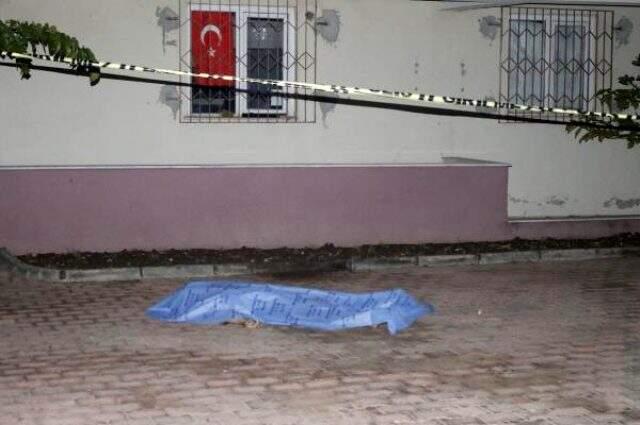 Eşiyle tartışan kadın, 5. kattaki evinin penceresinden atlayarak intihar etti Eşiyle tartışan kadın, 5. kattaki evinin penceresinden atlayarak intihar etti