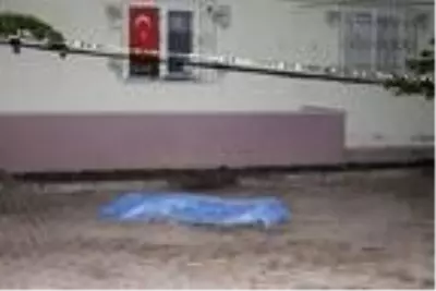 Eşiyle tartışan kadın, 5. kattaki evinin penceresinden atlayarak intihar etti Eşiyle tartışan kadın, 5. kattaki evinin penceresinden atlayarak intihar etti