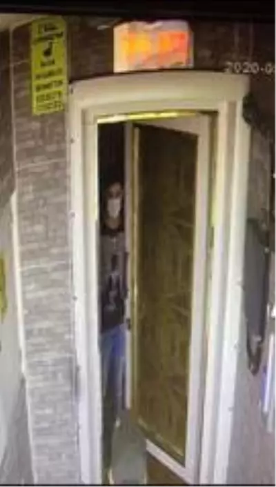 Evlerine giren hırsızlar yüzünden koronavirüse yakalanan çift, isyan etti Evlerine giren hırsızlar yüzünden koronavirüse yakalanan çift, isyan etti