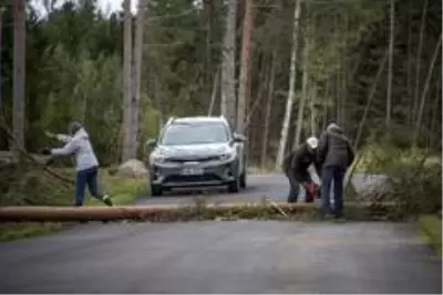 Finlandiya'da Aila Fırtınası 80 bin haneyi elektriksiz bıraktı Finlandiya'da Aila Fırtınası 80 bin haneyi elektriksiz bıraktı