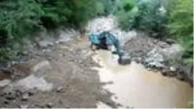 Giresun'da selde kaybolan 4 kişi aranıyor Giresun'da selde kaybolan 4 kişi aranıyor