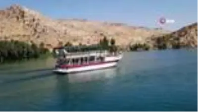 Halfeti'de tur teknesi battı