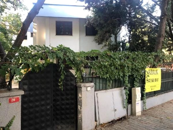Halil Sezai'nin oturduğu villa kiralığa çıkarıldı - Haber