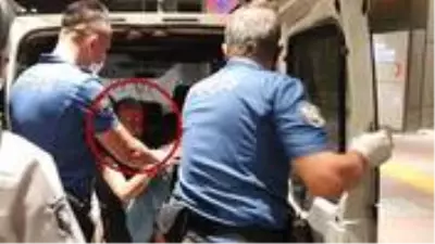 Hastane bahçesinde ilginç olay! Soru sorma bahanesiyle gelip kafasına silah dayadı Hastane bahçesinde ilginç olay! Soru sorma bahanesiyle gelip kafasına silah dayadı